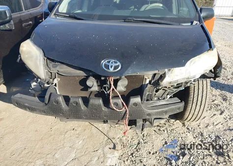 2013 Toyota Sienna Le V6 8 Passenger z USA, uszkodzony, nr VIN 5TDKK3DCXDS287357